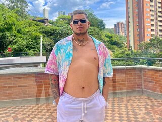 LuisThomas shows